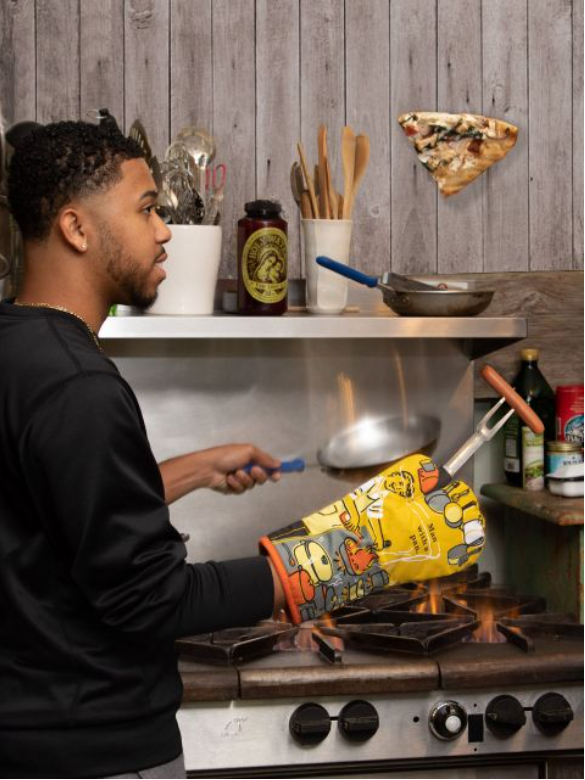 Blue Q Oven Mitt - Man With a Pan